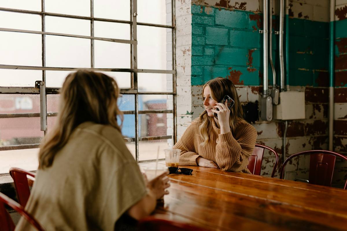 Pessoas conectadas ao Wi-Fi Livenet fora de casa